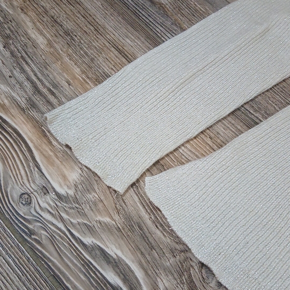 Sparkly Ribbed V Neck Long Sleeve Cold Shoulder Lightweight Fitted Sweater Top - Picture 2 of 12